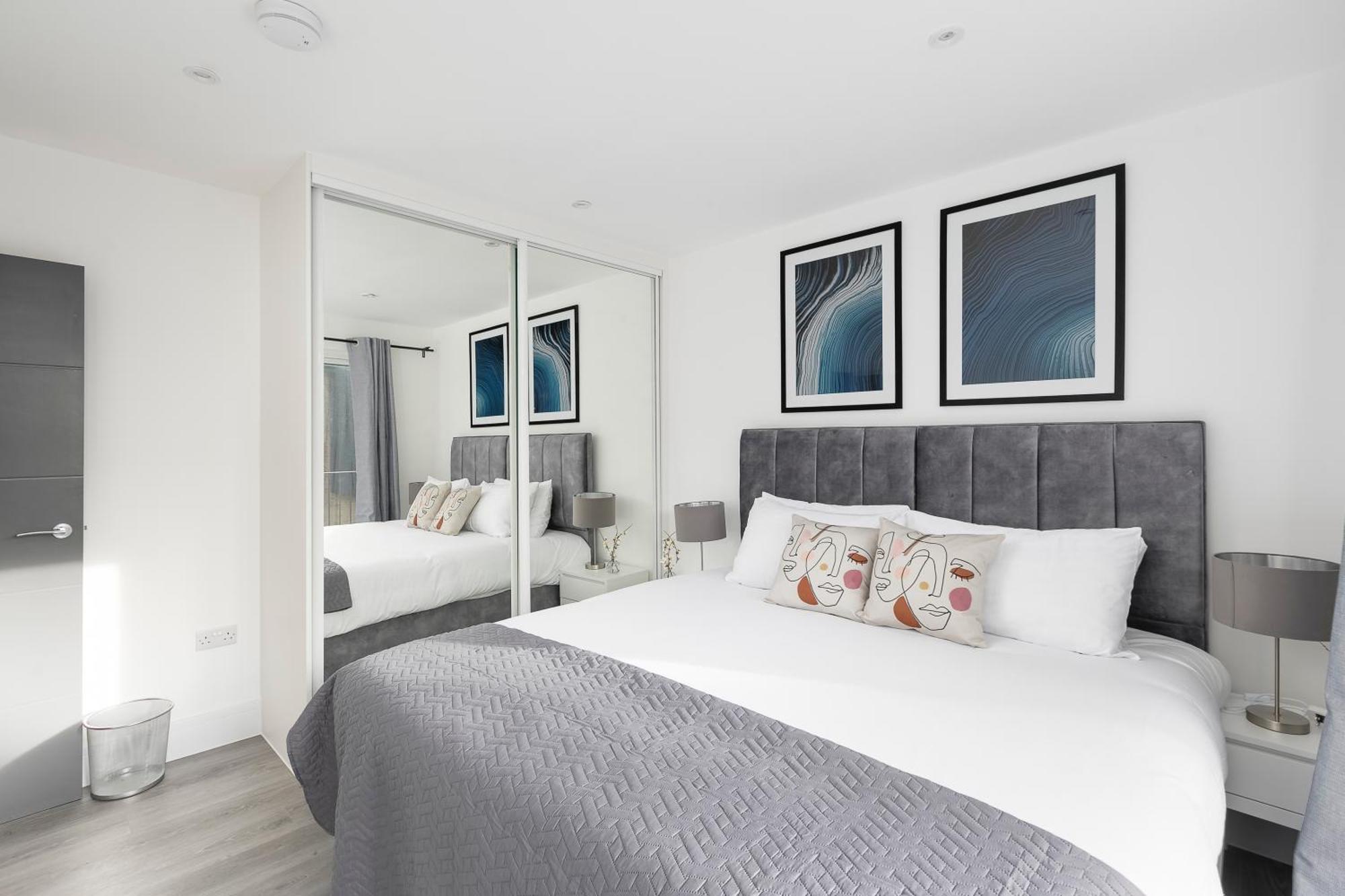 Cozy Apartments With King Size Beds Near Enfield Town & Chase Farm Train Stations With Wifi And Parking Ngoại thất bức ảnh