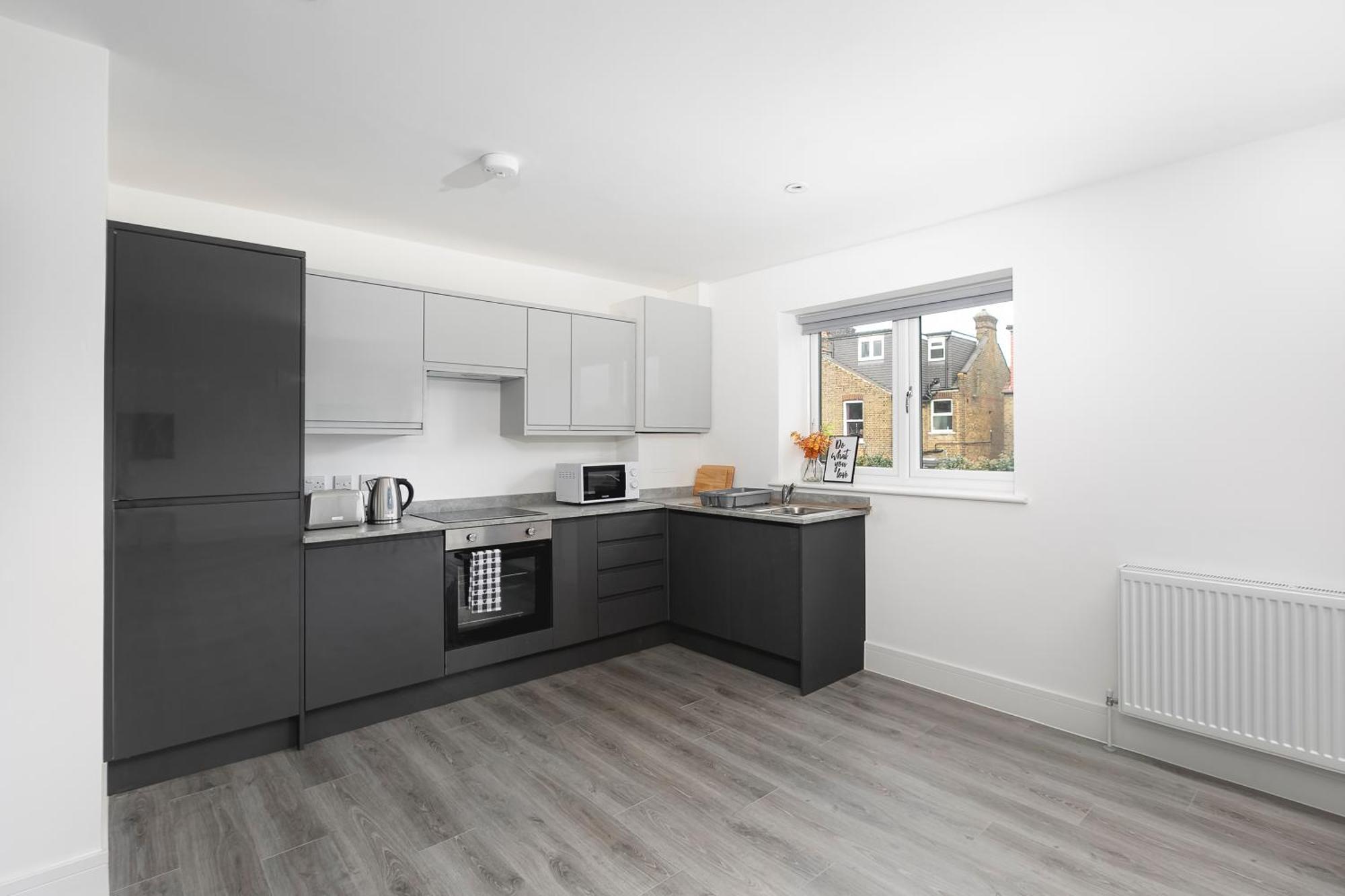 Cozy Apartments With King Size Beds Near Enfield Town & Chase Farm Train Stations With Wifi And Parking Ngoại thất bức ảnh