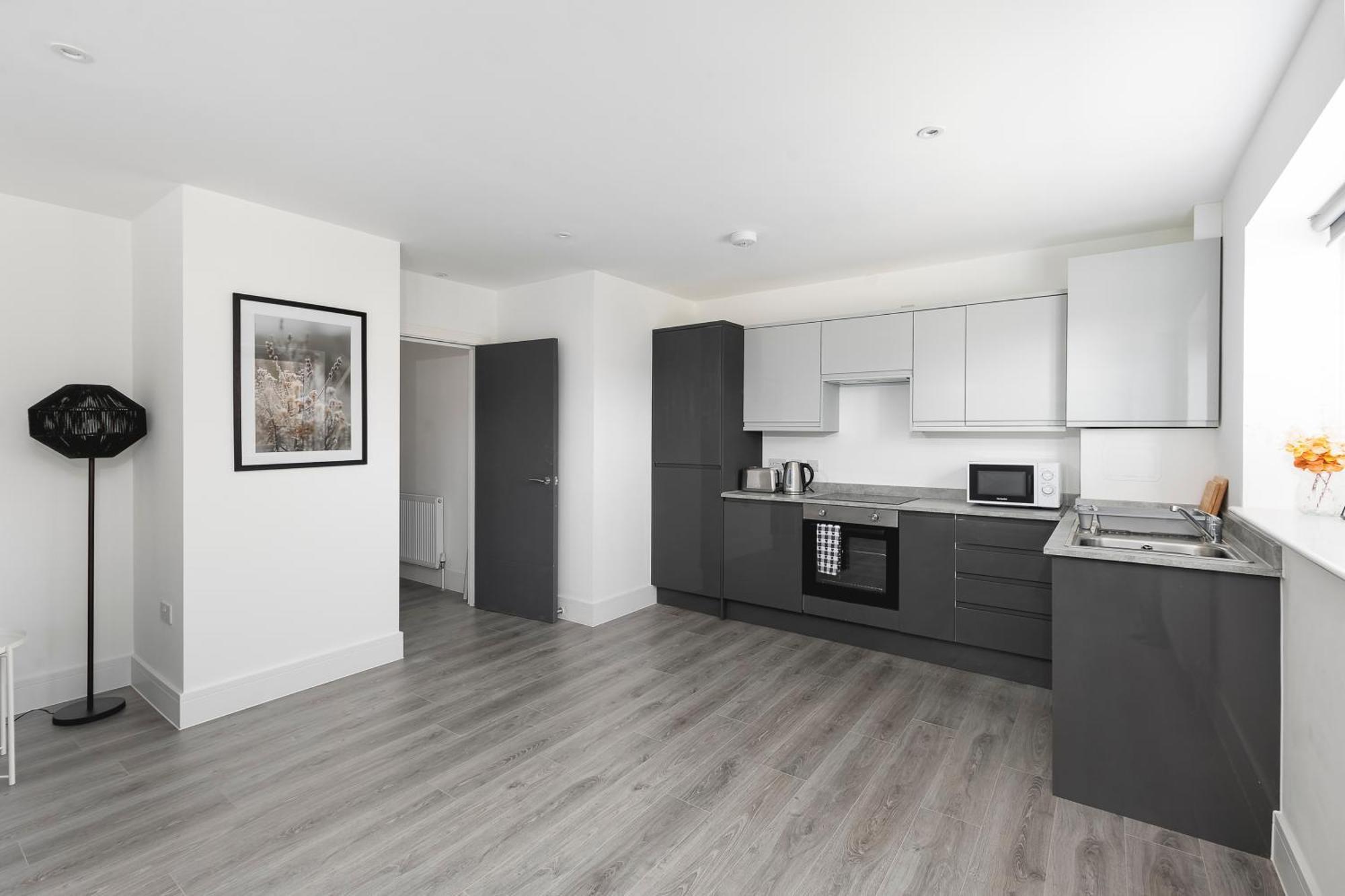 Cozy Apartments With King Size Beds Near Enfield Town & Chase Farm Train Stations With Wifi And Parking Ngoại thất bức ảnh